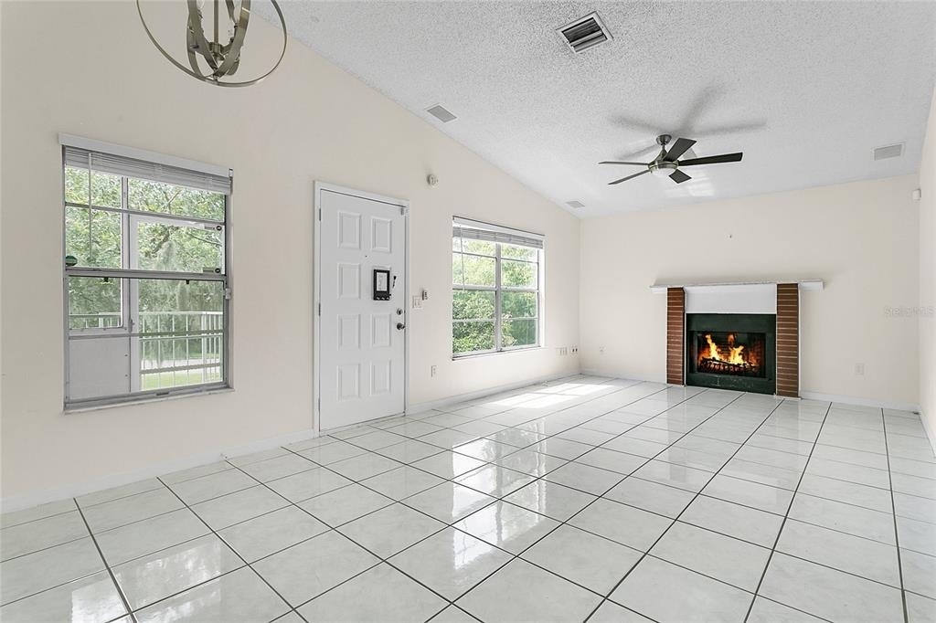 305 Northlake Drive - Photo 2