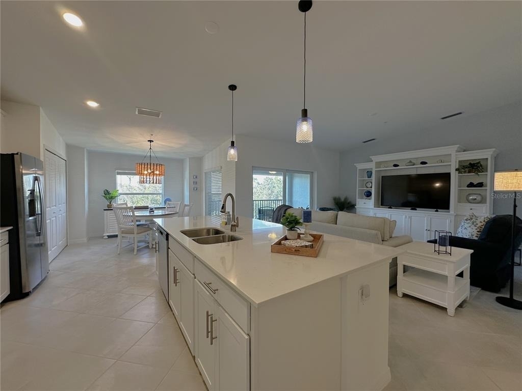 14221 Heritage Landing Boulevard - Photo 4