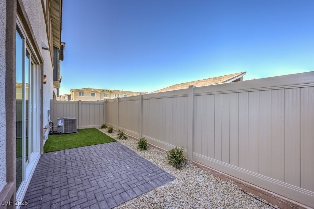 9420 Titania Dawn Street - Photo 19