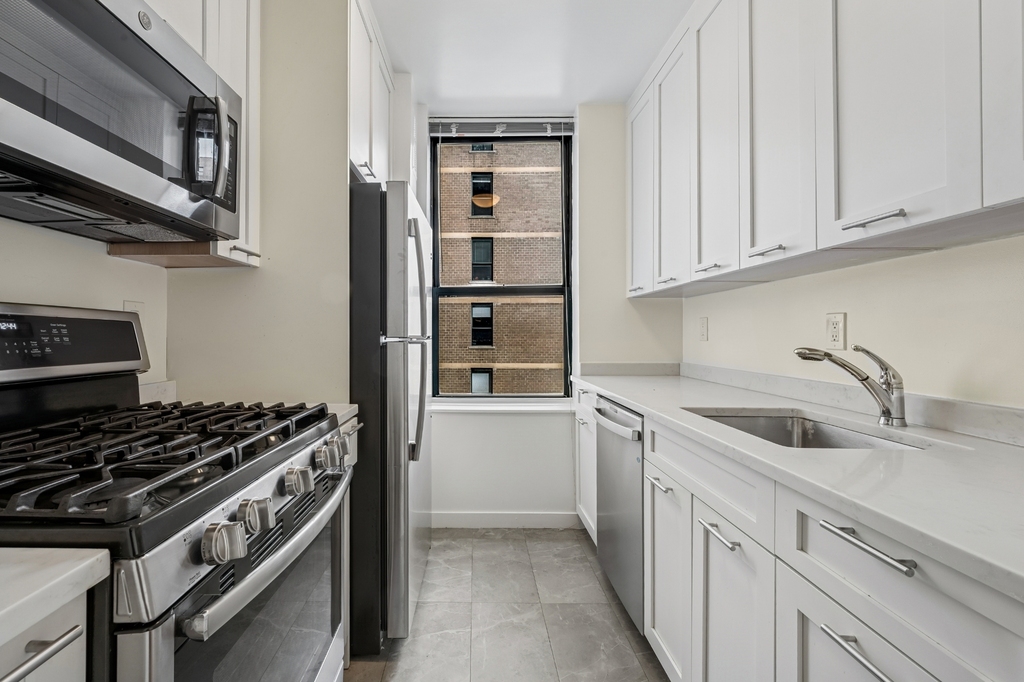 West 87th Street - Photo 4