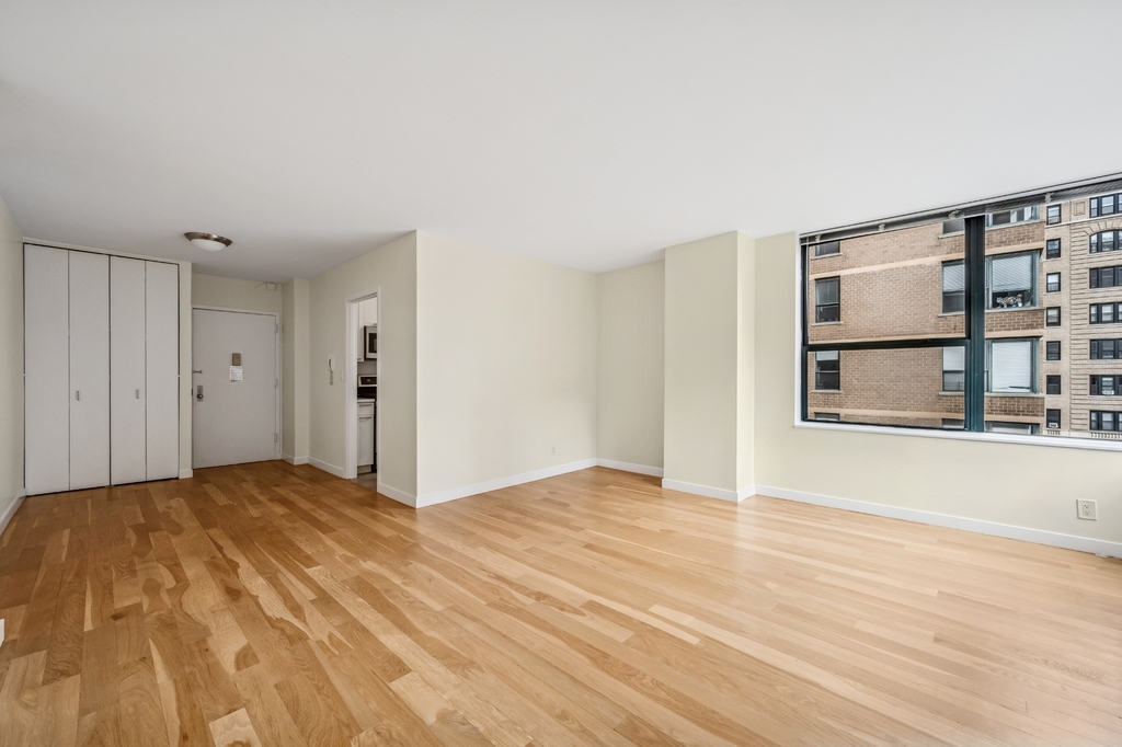 West 87th Street - Photo 0