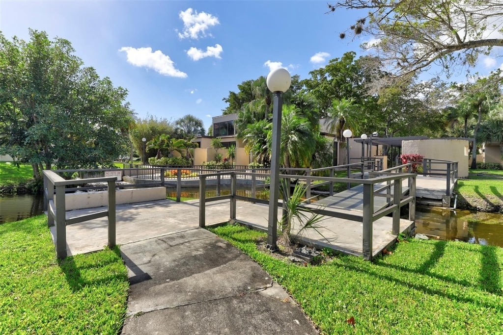 2236 N Cypress Bend Drive - Photo 47