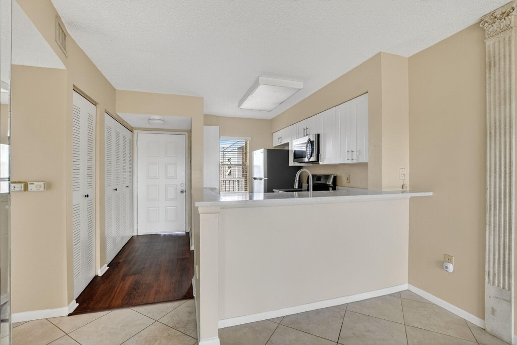 2236 N Cypress Bend Drive - Photo 4