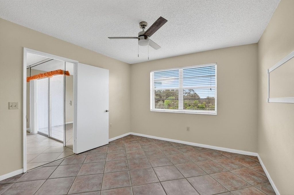 2236 N Cypress Bend Drive - Photo 15