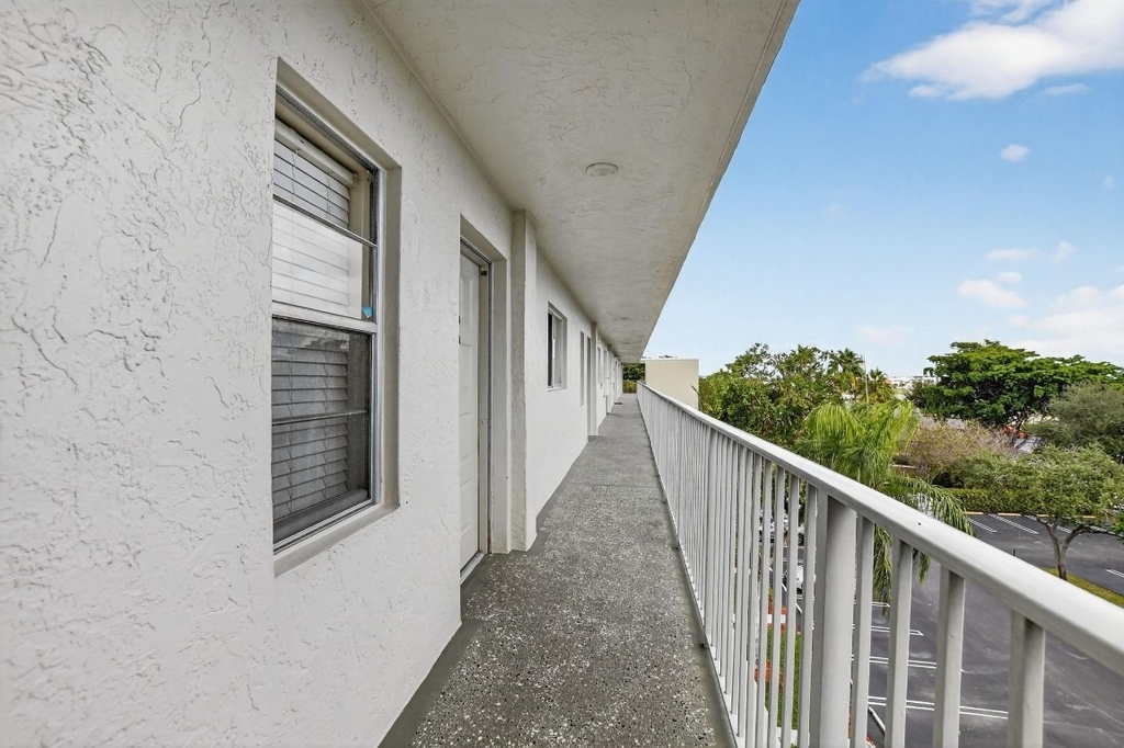 2236 N Cypress Bend Drive - Photo 25