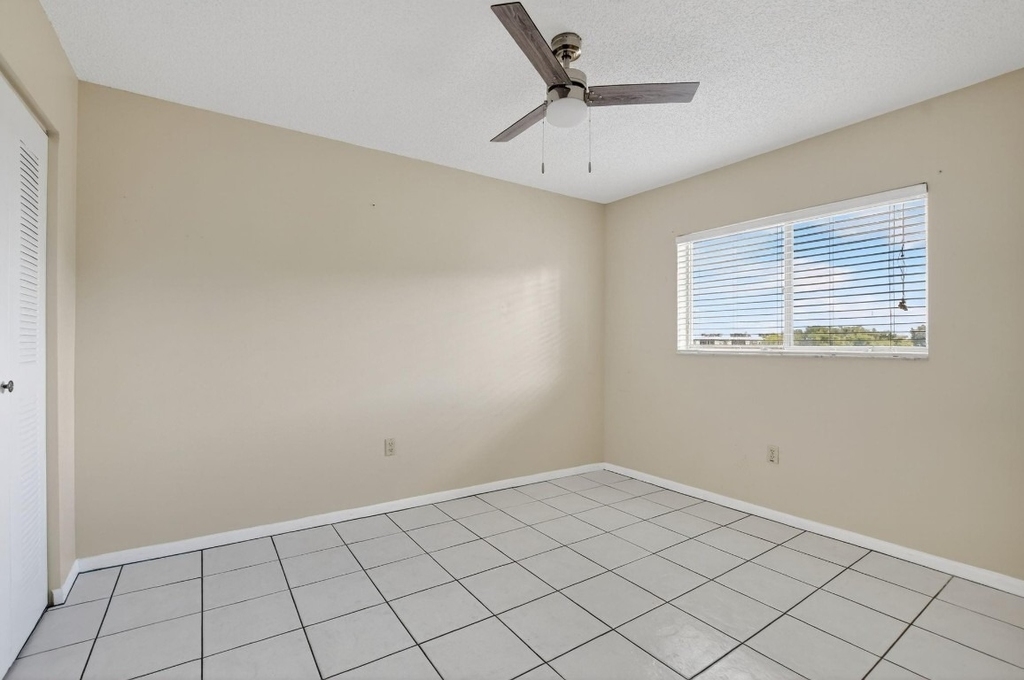 2236 N Cypress Bend Drive - Photo 18