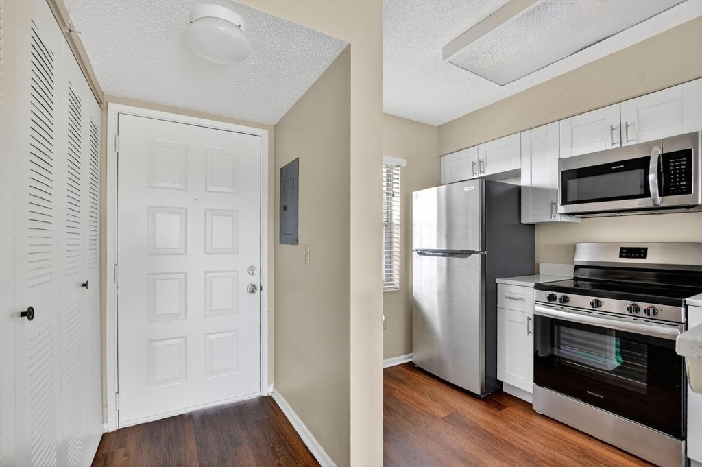 2236 N Cypress Bend Drive - Photo 3