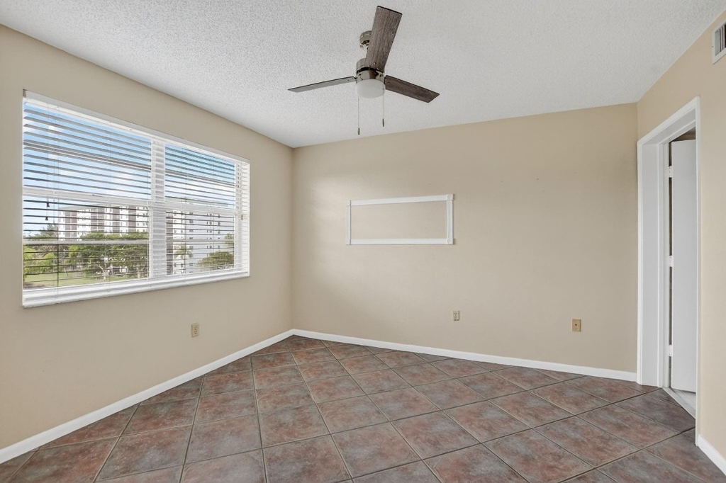 2236 N Cypress Bend Drive - Photo 13