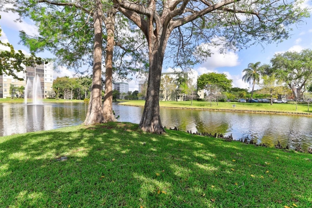 2236 N Cypress Bend Drive - Photo 41