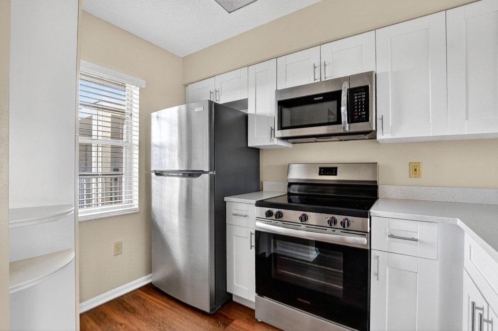 2236 N Cypress Bend Drive - Photo 5