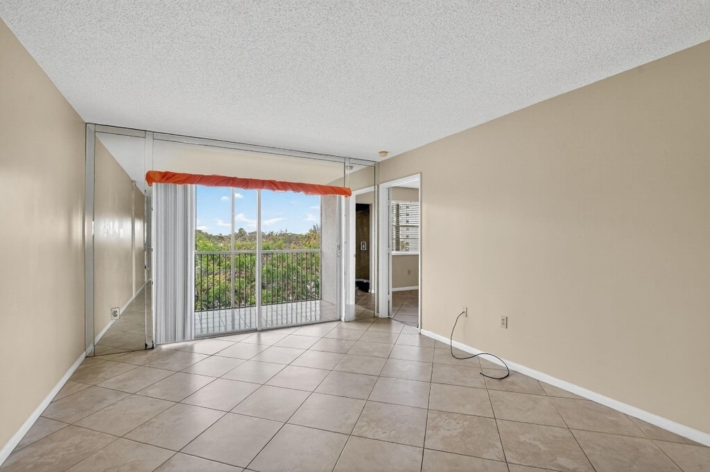 2236 N Cypress Bend Drive - Photo 10