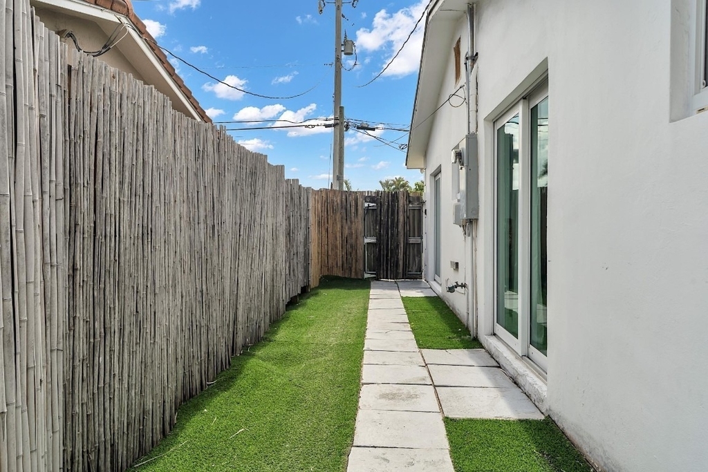 2233 Se 15th Street - Photo 7