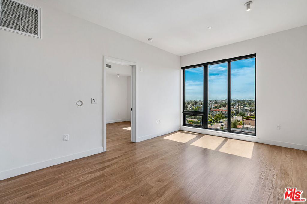 10700 Tabor St - Photo 4