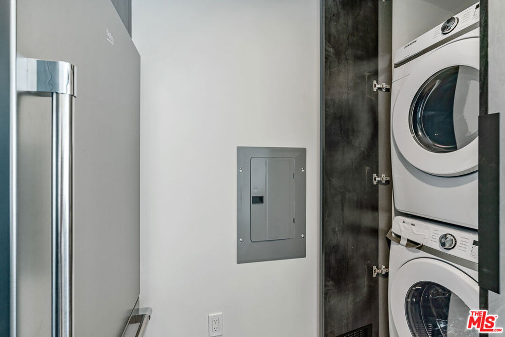10700 Tabor St - Photo 2