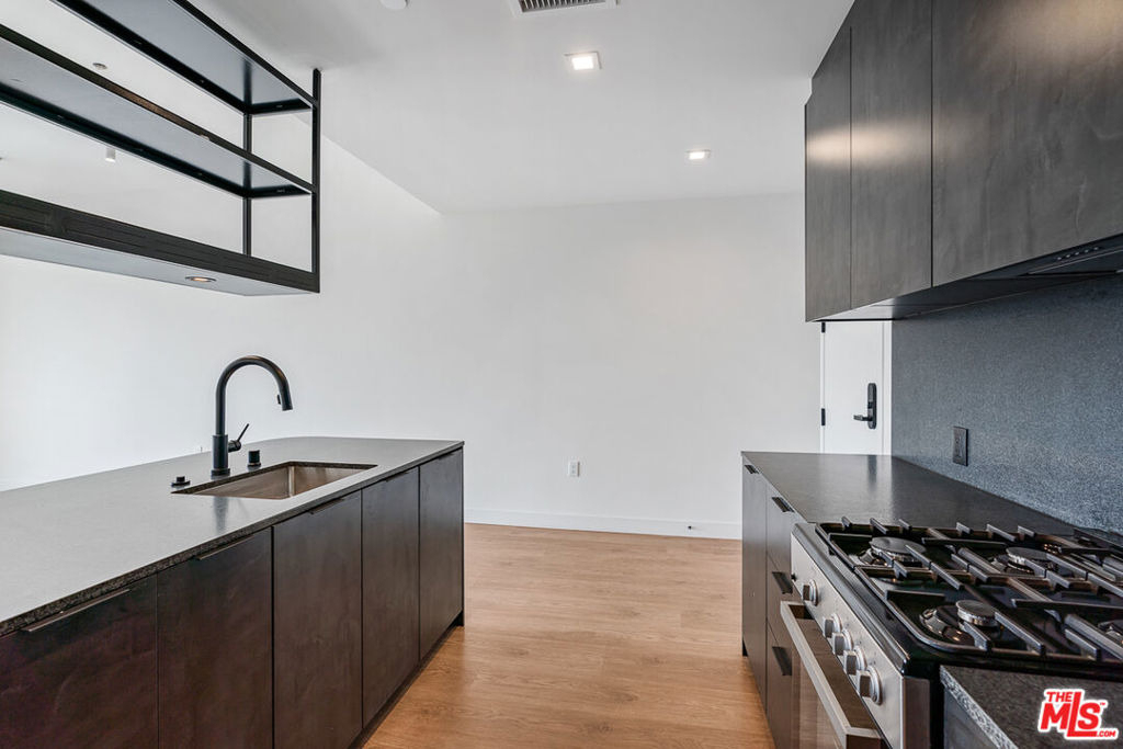 10700 Tabor St - Photo 3