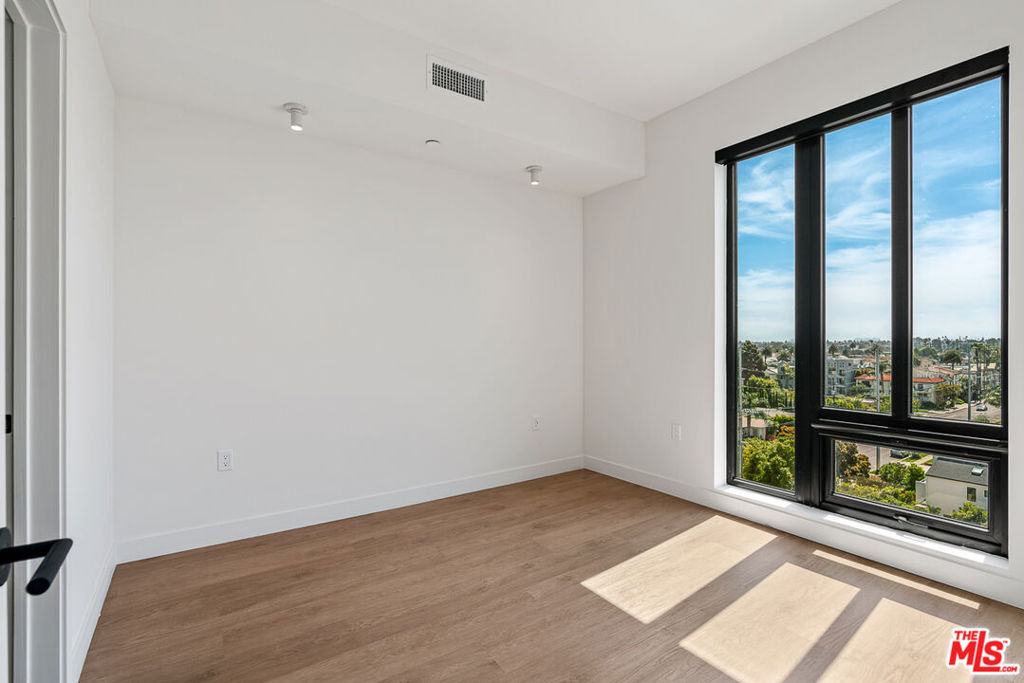 10700 Tabor St - Photo 6