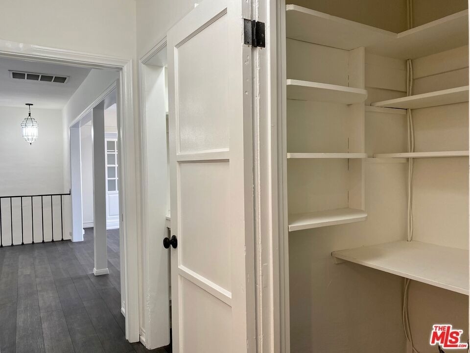 619 S La Brea Avenue - Photo 16