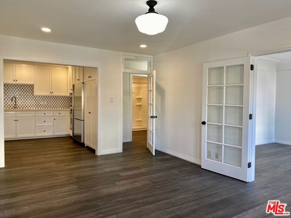 619 S La Brea Avenue - Photo 12