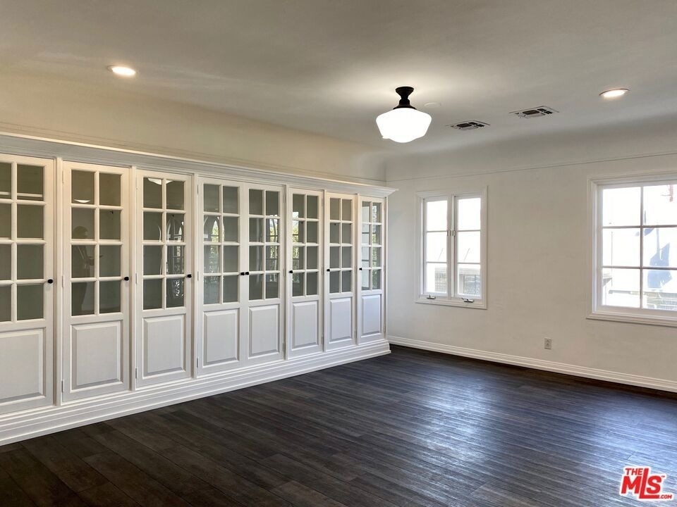 619 S La Brea Avenue - Photo 3