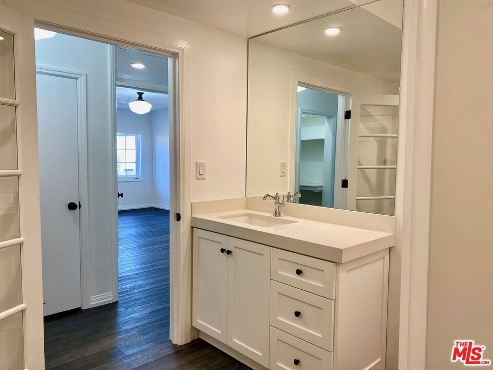 619 S La Brea Avenue - Photo 13