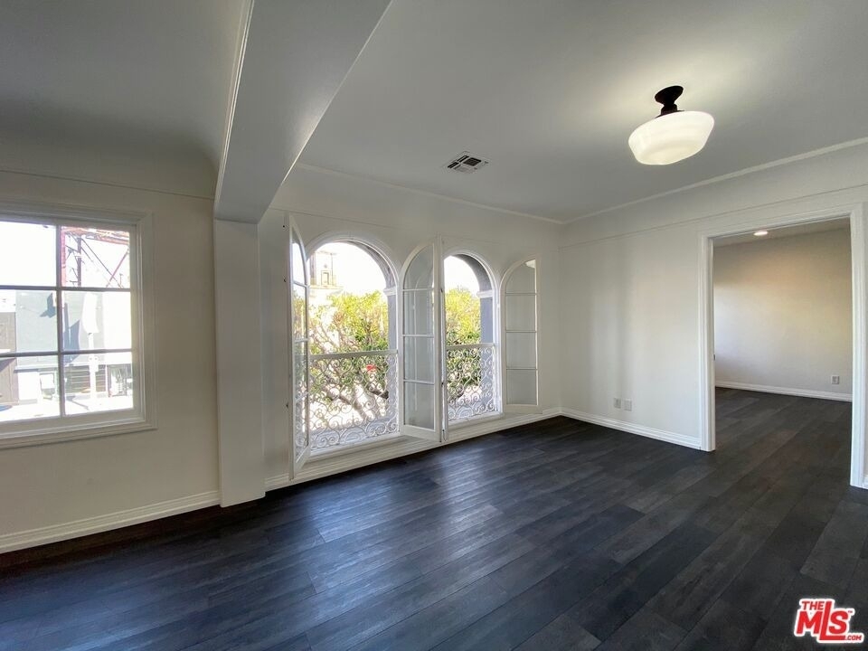 619 S La Brea Avenue - Photo 4