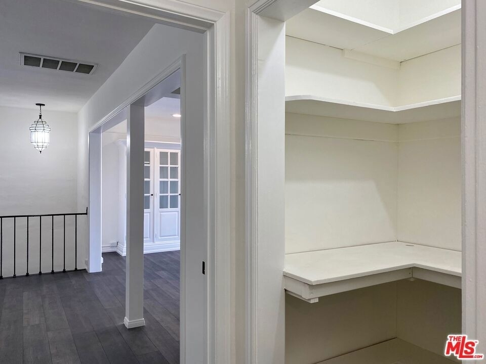 619 S La Brea Avenue - Photo 17