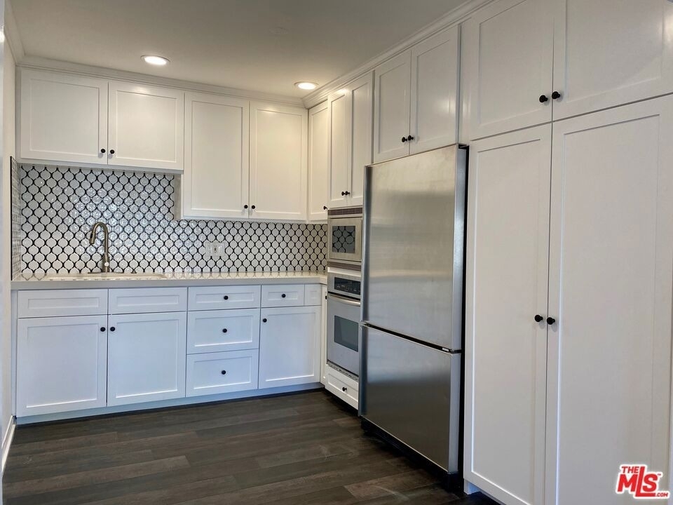 619 S La Brea Avenue - Photo 10