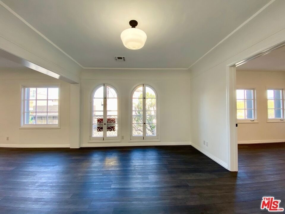 619 S La Brea Avenue - Photo 8
