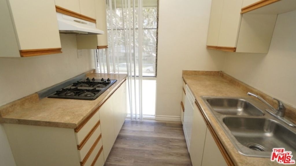 11133 Rose Avenue - Photo 9