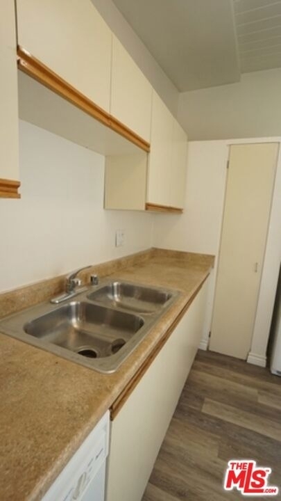 11133 Rose Avenue - Photo 3