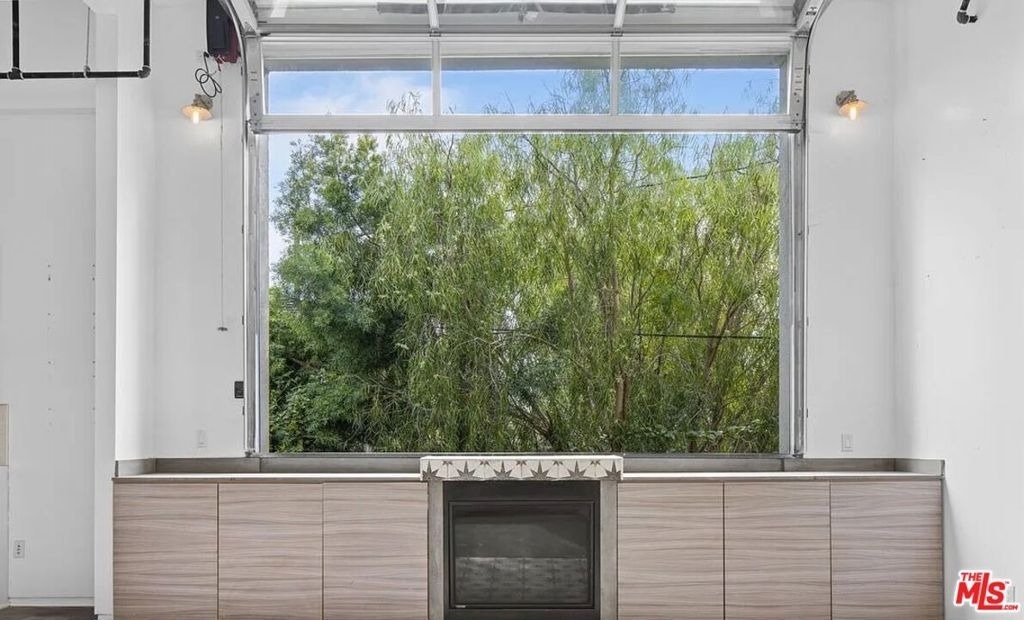 615 6th Avenue - Photo 3