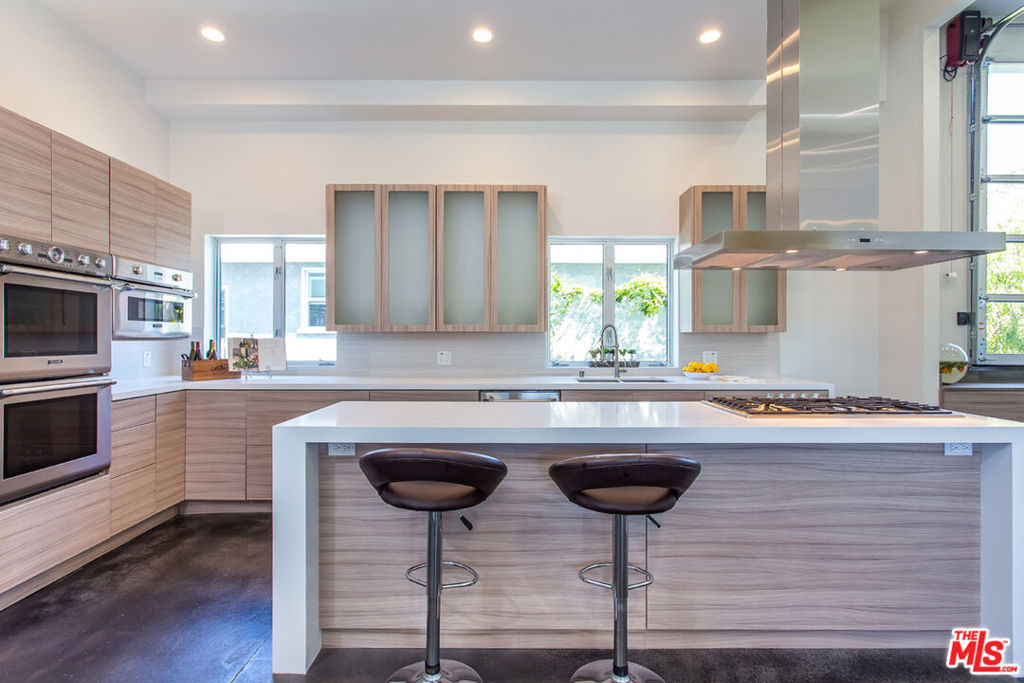 615 6th Avenue - Photo 6