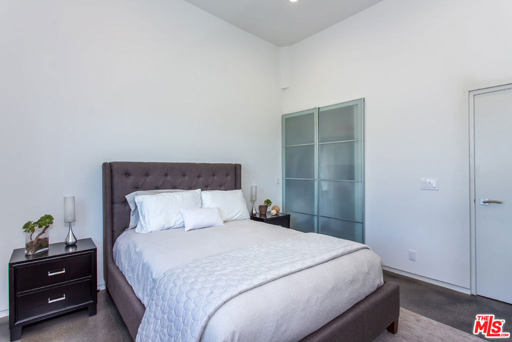 615 6th Avenue - Photo 15