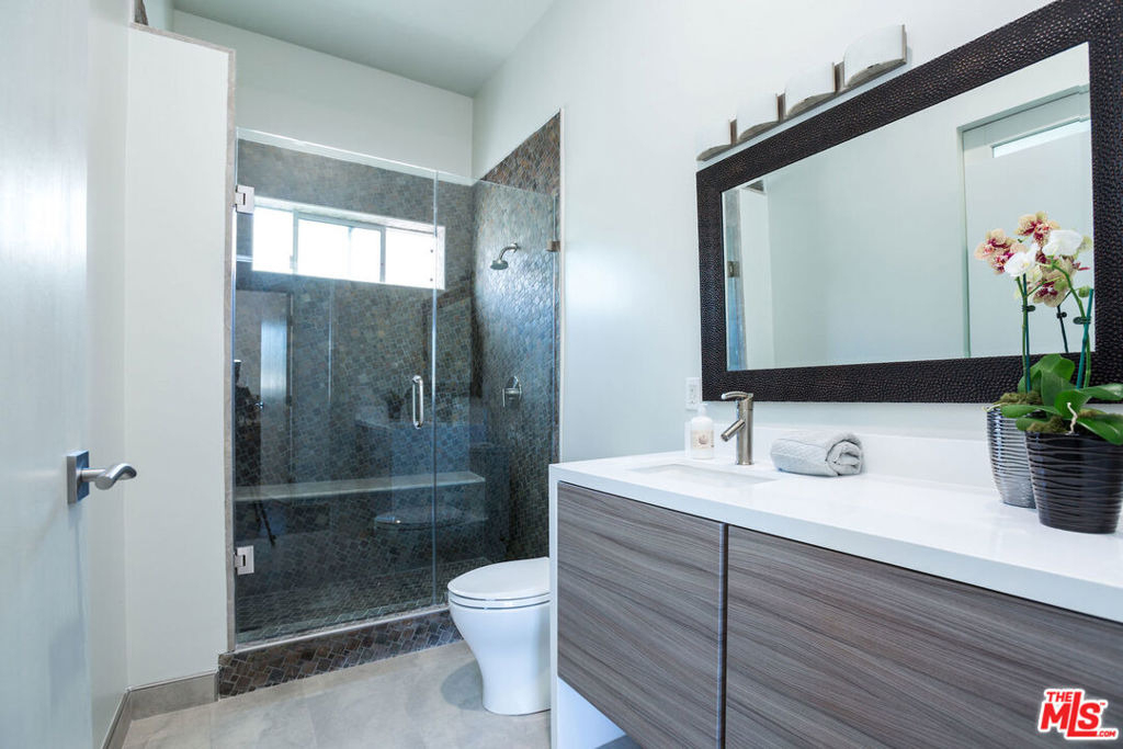 615 6th Avenue - Photo 16