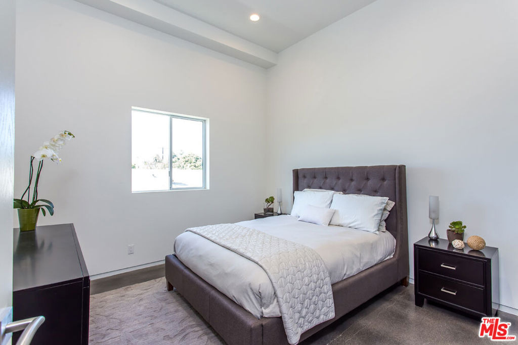 615 6th Avenue - Photo 14