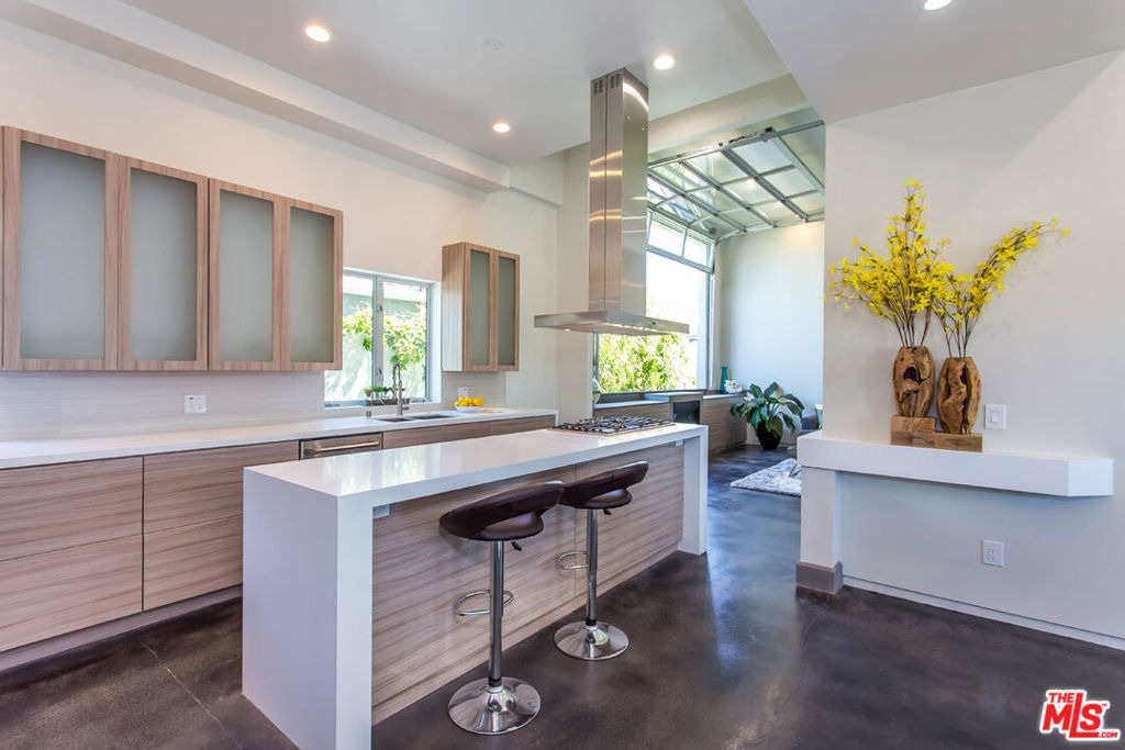 615 6th Avenue - Photo 7