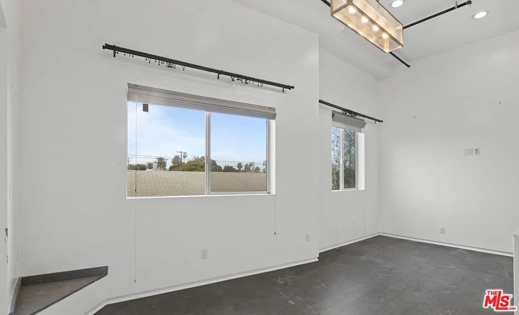615 6th Avenue - Photo 18