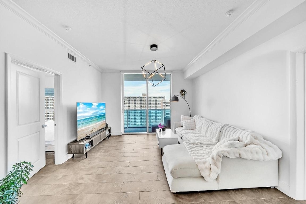 1945 S Ocean Drive - Photo 4