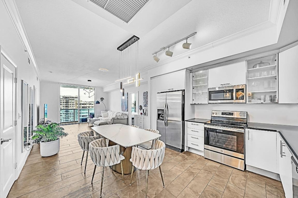 1945 S Ocean Drive - Photo 0