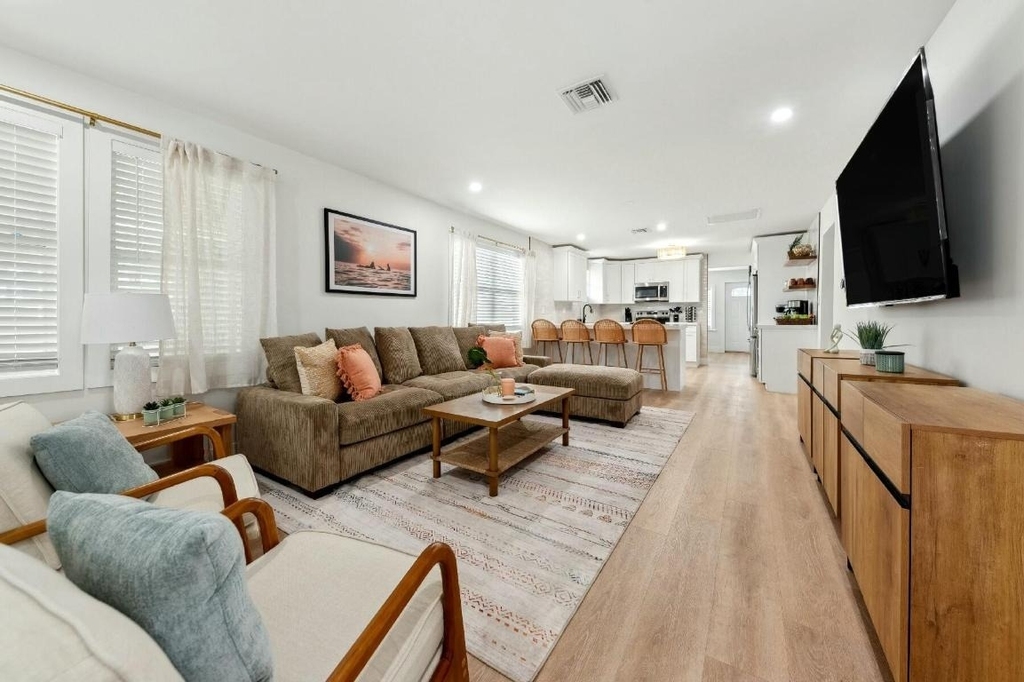 125 Nw 3rd Avenue - Photo 2