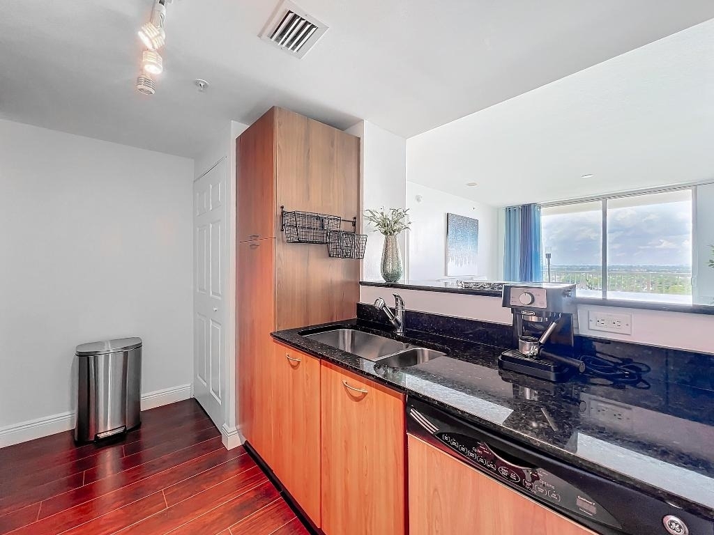 700 E Boynton Beach Boulevard - Photo 11