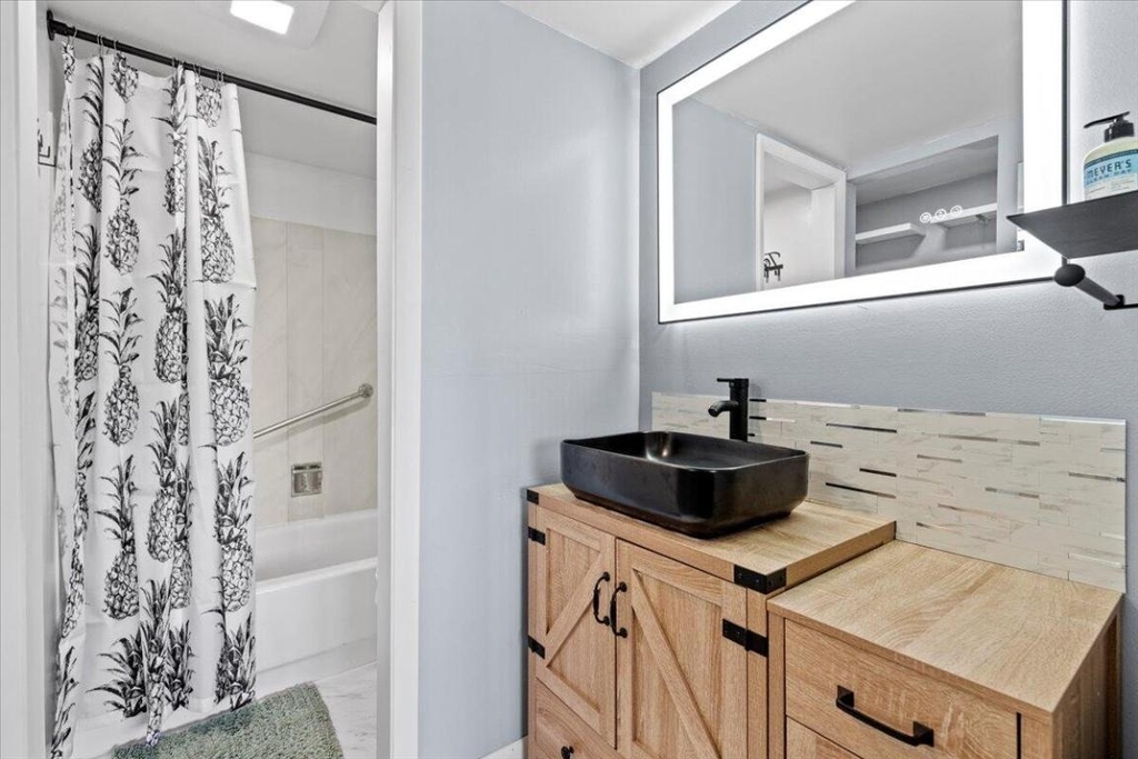 300 Waterway Drive S - Photo 7