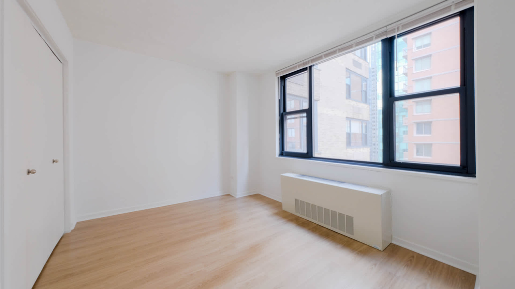 245 E. 40th St. - Photo 12