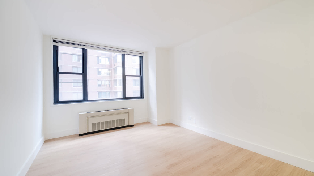 245 E. 40th St. - Photo 5