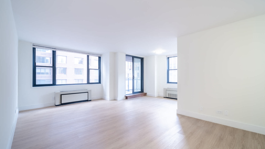 245 E. 40th St. - Photo 6
