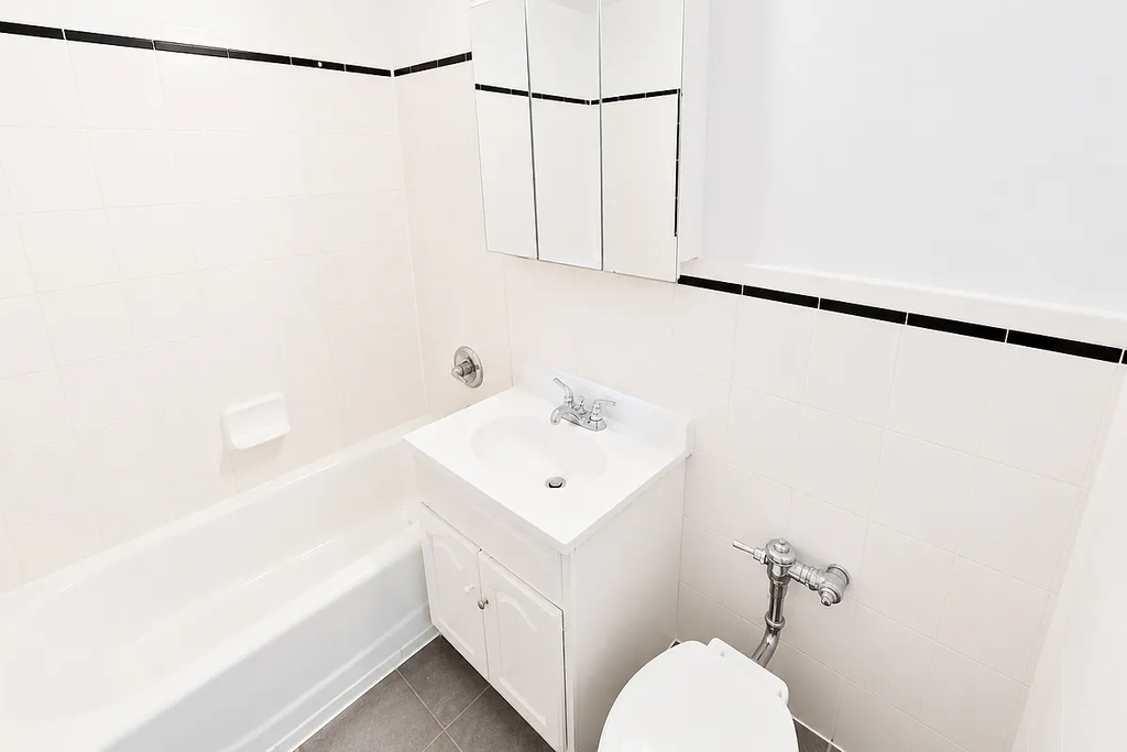 East 58th Street - Photo 4