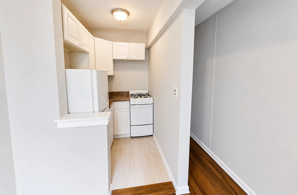 East 58th Street - Photo 3