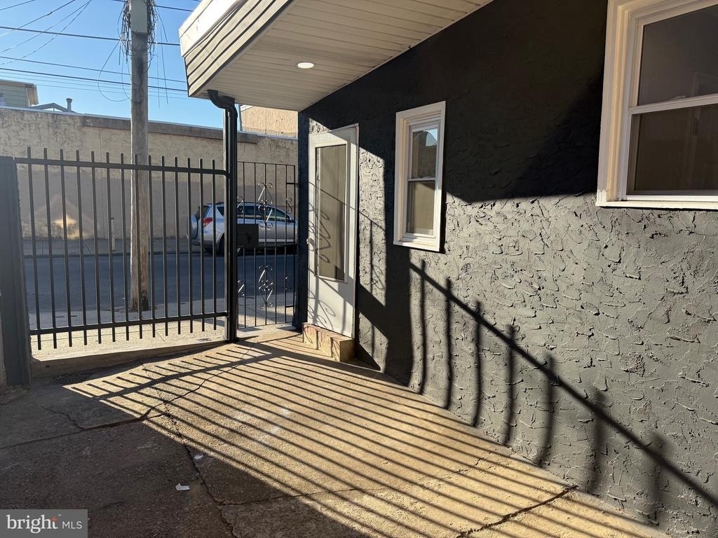 2537 E Auburn Street - Photo 17