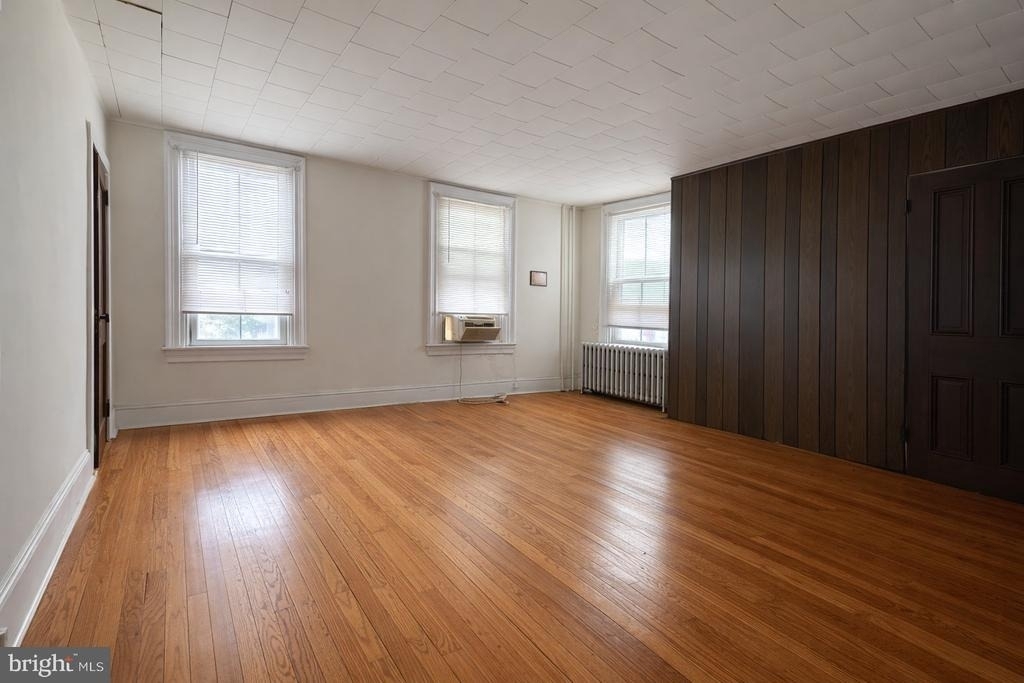 115 W Broadway - Photo 3