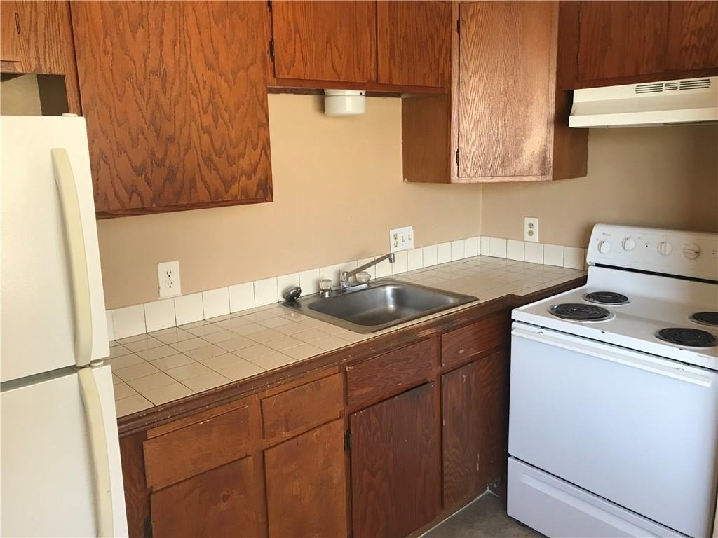 1638 Post Rd - Photo 2